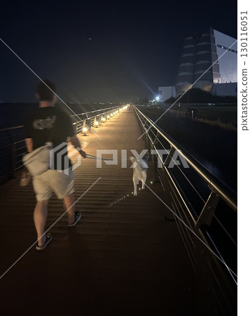 哈士奇與夜景、工廠夜景、夜海 130116051