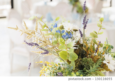 高檔的大氣表協調色樹西式餐具圖像圖像 130116055