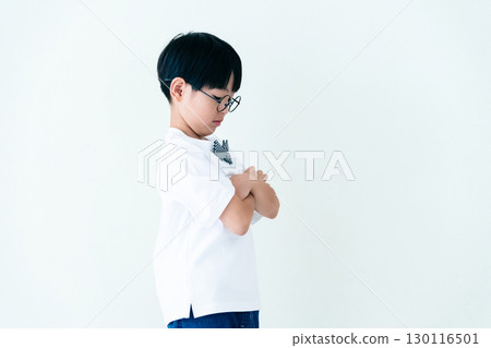 思考的男孩的肖像 130116501