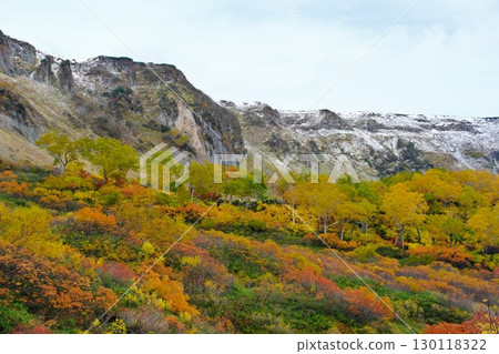 Hokkaido Takahara Onsen Autumn Leaves and First Snow 2 130118322