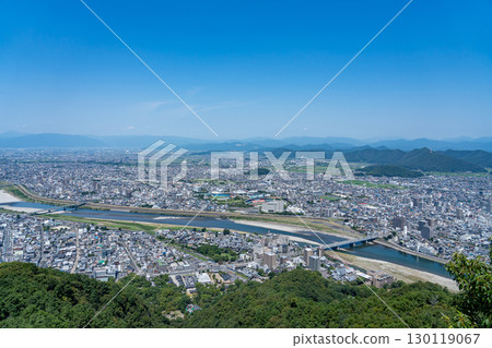 Gifu City, Gifu Prefecture: A view that makes you feel like you've conquered the world from the Kinkazan Observatory, where Gifu Castle is located Gifu City, Gifu Prefecture: A view that makes you feel like you've conquered the world from the Kinkazan Observatory, where Gifu Castle is located 130119067