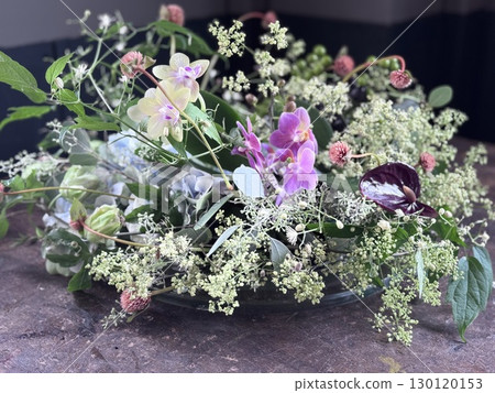 花圈形狀的插花 130120153