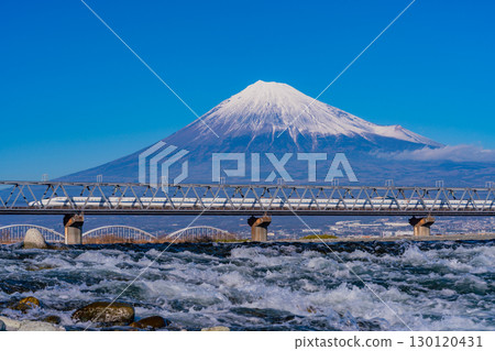 【靜岡縣】橫跨日本三大急流之一富士川的新幹線和富士山 130120431