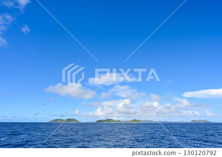 盛夏慶良間群島清澈蔚藍的海照[沖繩風景] 130120792