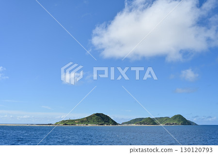 盛夏慶良間群島清澈蔚藍的海照[沖繩風景] 130120793