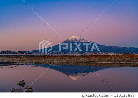 【靜岡縣】從富士川水管橋眺望富士山的夜景 130122652