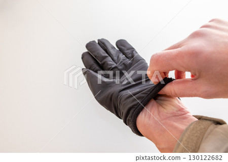 戴上手套 130122682