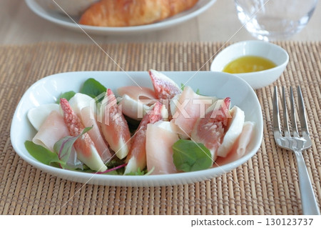 Fig, prosciutto and mozzarella salad 130123737