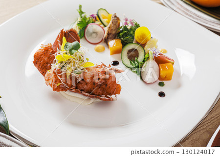 美味的法國開胃菜:龍蝦沙拉圖片 美味的法國開胃菜:龍蝦沙拉圖片 130124017