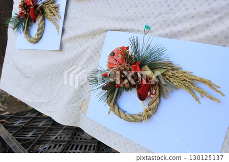 New Year's shimenawa decoration New Year's shimenawa decoration 130125137