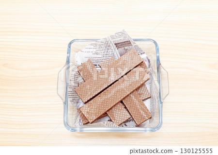 Nutritious wafers containing iron, collagen, and calcium Nutritious wafers containing iron, collagen, and calcium 130125555