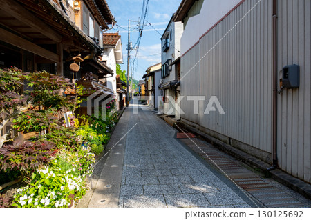 Wakasa-juku, Kura-dori and Tera-dori Streets, Wakasa Town, Yazu District, Tottori Prefecture 130125692