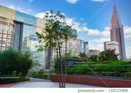 Clouds floating in the summer sky seen from Shinjuku Bus Terminal Docomo Tower Clouds floating in the summer sky seen from Shinjuku Bus Terminal Docomo Tower 130125906