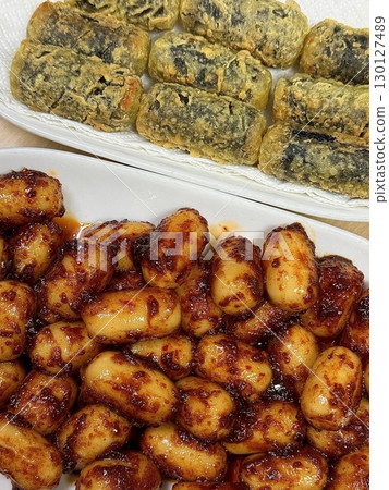 Bunsik, a popular Korean street food, includes various dishes like tteokbokki, odeng, and gimbap. It's a tasty, comforting snack loved by many, perfect for casual gatherings or quick bites. 130127489
