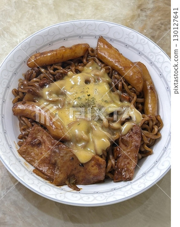 Spicy and savory rabokki combining chewy tteokbokki rice cakes and springy ramyeon noodles in a rich, bold sauce, delivering the perfect Korean comfort food experience in every satisfying bite. 130127641