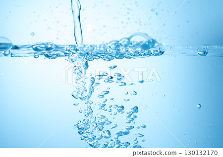 Pour water Pour water 130132170