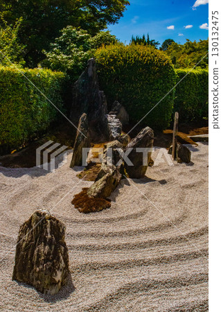 [Kyoto Scenery] Zuihoin Temple: The dynamic dry landscape garden "Dokuza-tei" 130132475