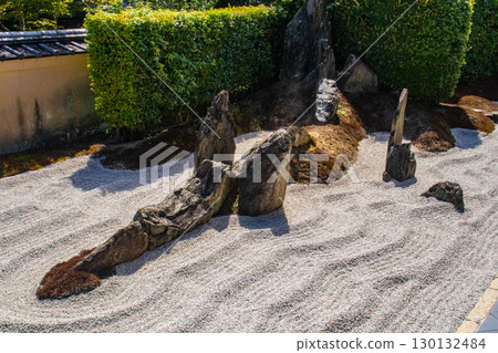[Kyoto Scenery] Zuihoin Temple: The dynamic dry landscape garden "Dokuza-tei" 130132484