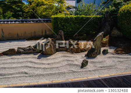 [Kyoto Scenery] Zuihoin Temple: The dynamic dry landscape garden "Dokuza-tei" 130132488