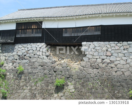 熊本城在 2016 年熊本地震中受損，目前正在修復 130133918