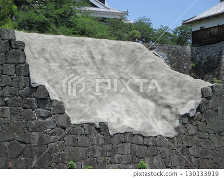 熊本城在 2016 年熊本地震中受損，目前正在修復 130133919