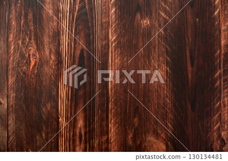 深棕色木材 130134481