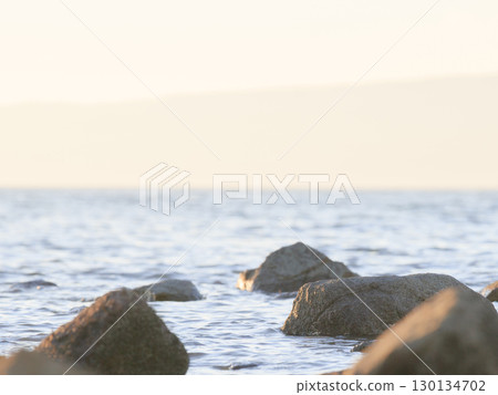 在風平浪靜的日落 130134702