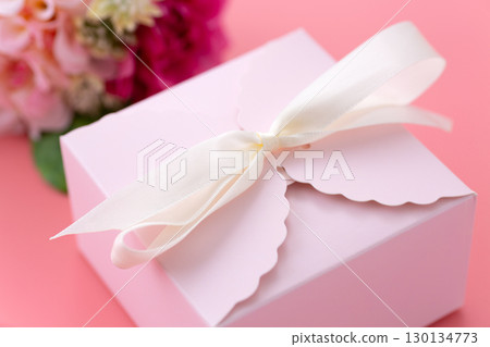 粉紅色禮物 粉紅色禮物 130134773