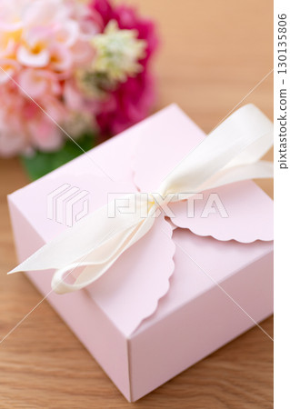 粉紅色禮物 粉紅色禮物 130135806