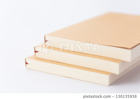 Paper books (paperbacks) Paper books (paperbacks) 130135938