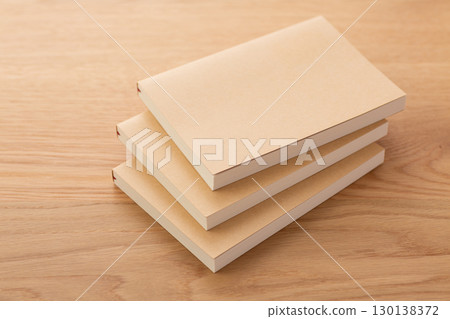 Paper books (paperbacks) 130138372