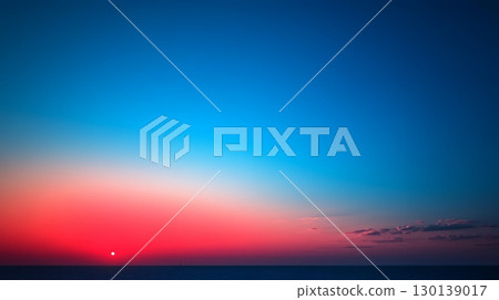 背景為地平線上落日的影像 130139017