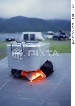 營地篝火晚會 130139421