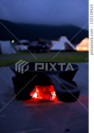 營地的篝火晚會 130139424
