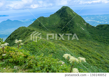 【日本百座名山】鳥取縣西伯郡大山町烏托邦小屋附近眺望大山烏托邦路線、三小峰1號峰 【日本百座名山】鳥取縣西伯郡大山町烏托邦小屋附近眺望大山烏托邦路線、三小峰1號峰 130140052
