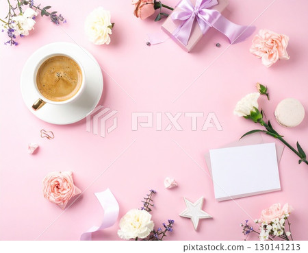 桌上的咖啡 130141213