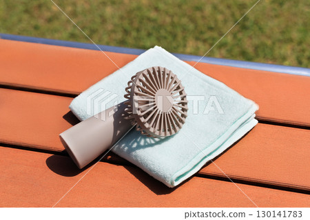 方便的風扇和毛巾 130141783
