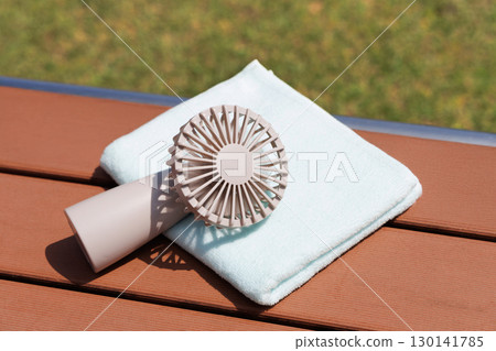Handy fan and towel 130141785