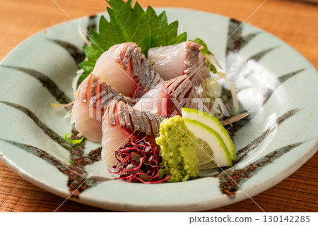 新鮮的生魚片 130142285