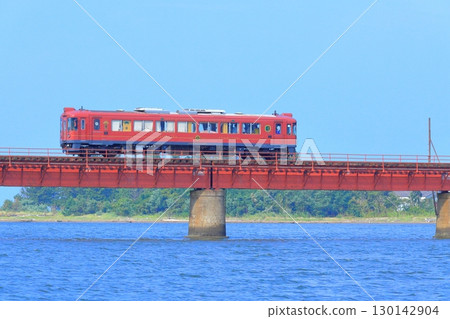 "Akamatsu-go" crossing the Yura River bridge "Akamatsu-go" crossing the Yura River bridge 130142904
