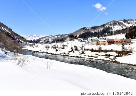 Mitsukuri Hirataki Bridge / Upstream from the Chikuma River / Looking towards the Akashi Kaikyo Bridge (Sakae Village, Nagano Prefecture) [March 2025] 130142942