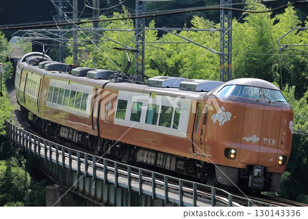 行駛於白備線的273系八雲號列車 130143336