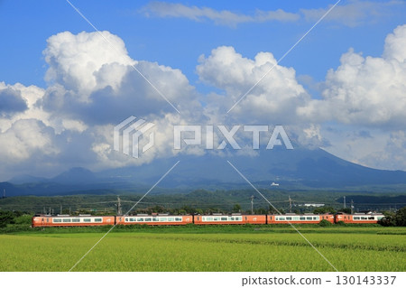 行駛於白備線的273系八雲號列車 130143337