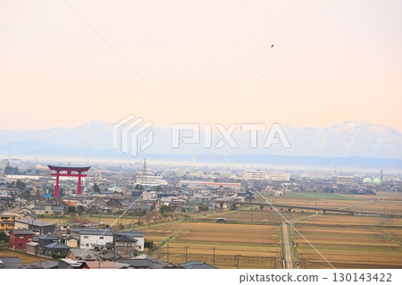 Yahiko Otorii in the morning (Niigata Prefecture) 130143422