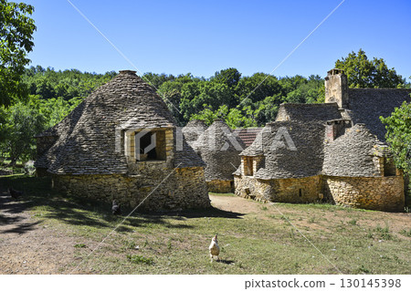France, Dordogne, Perigord Noir, Dordogne valley, Saint-Andre-d'Allas, cabanes du Breuil, old dry 130145398