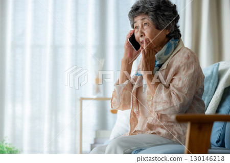高級女人打電話 130146218