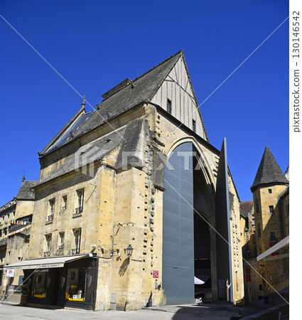 Covered market located in an ancient church in Sarlat, Dordogne inviting visitors to explore local Covered market located in an ancient church in Sarlat, Dordogne inviting visitors to explore local 130146542