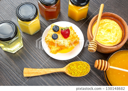 Fresh flower honey of different varieties 130148682