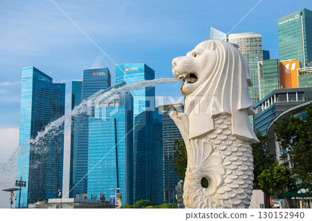 新加坡魚尾獅與摩天大樓 新加坡魚尾獅與摩天大樓 130152940