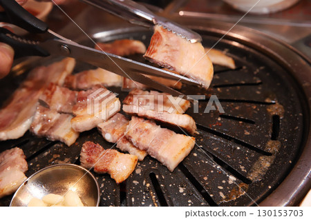 Korean BBQ. Charcoal grilled pork belly 130153703